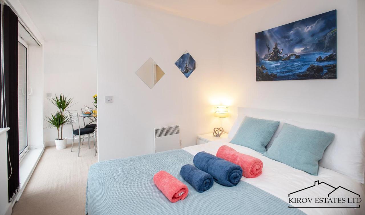 Poseidon - 1 Bed Flat - Heart Of Town Apartment
